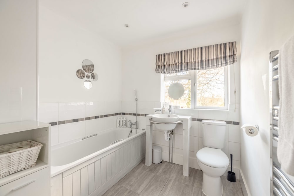 Spacious 6 Bedroom House in Maidenhead/ Windsor