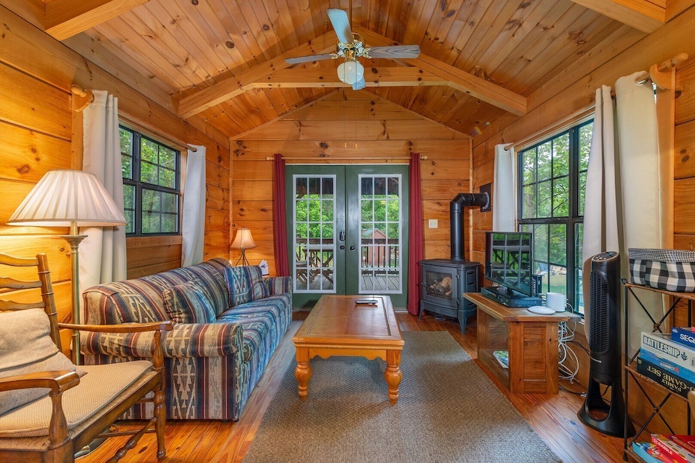 Engadine Inn  Cabins - Property Image 29