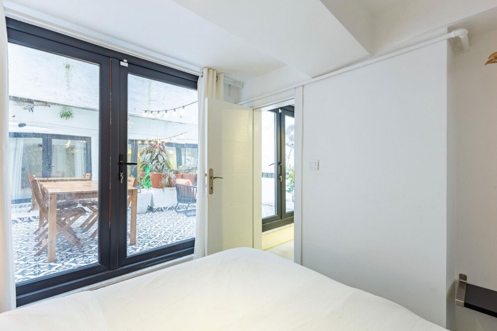 Flat 5 Min to Taksim With Backyard in Cihangir