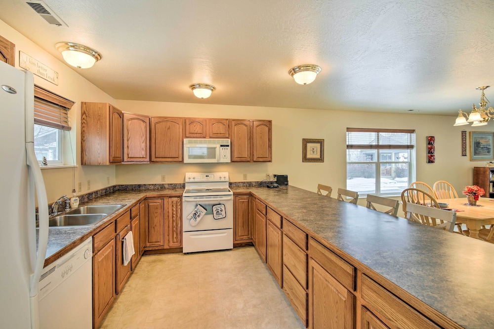 Pet-friendly Montana Getaway Near Kayaking! view 4