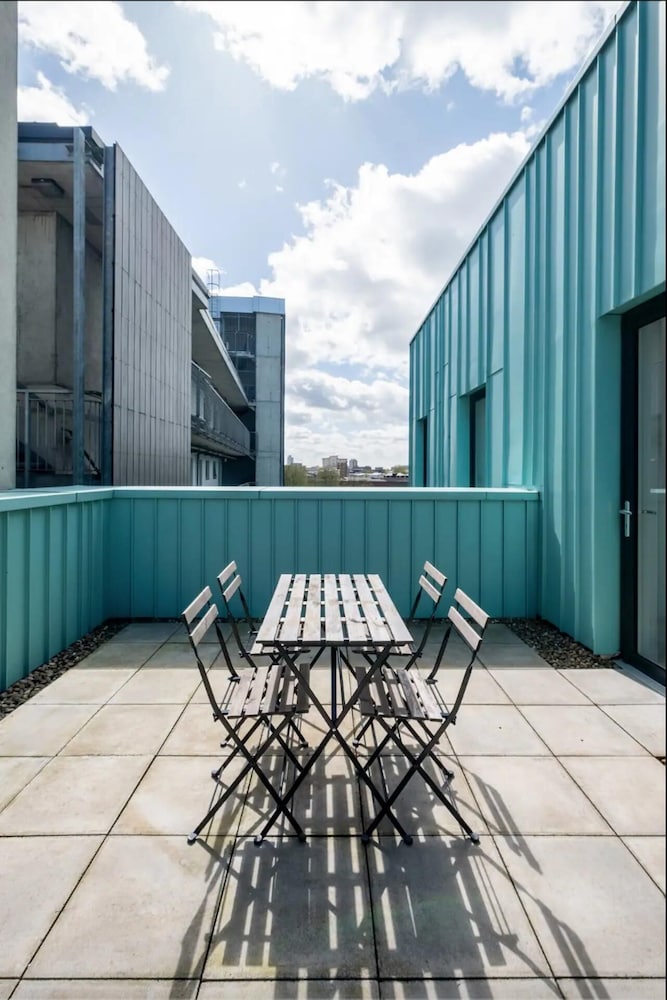 Stylish London Flat - Private Terrace - City View