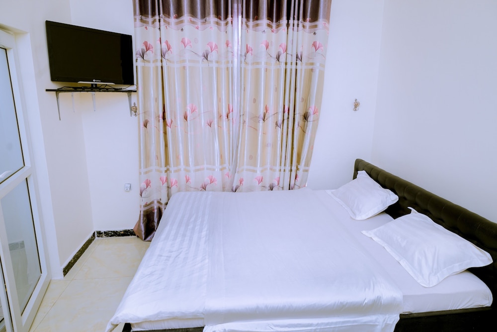 LAO TANGREN RESTAURANT & GUESTHOUSE view 3
