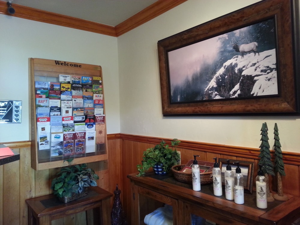Canyon Motel - Property Image 24