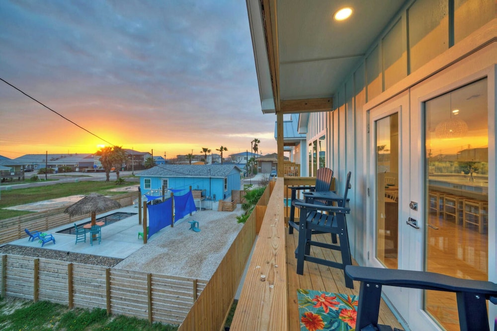 Sleeps 22 2 Homes w/ Private Pool + Patio Walkable Location, Golf Cart Zone