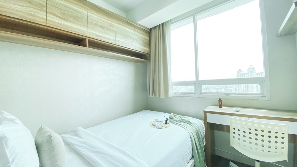 Wonderful And Homey 2Br Apartment At Springhill Terrace Residence