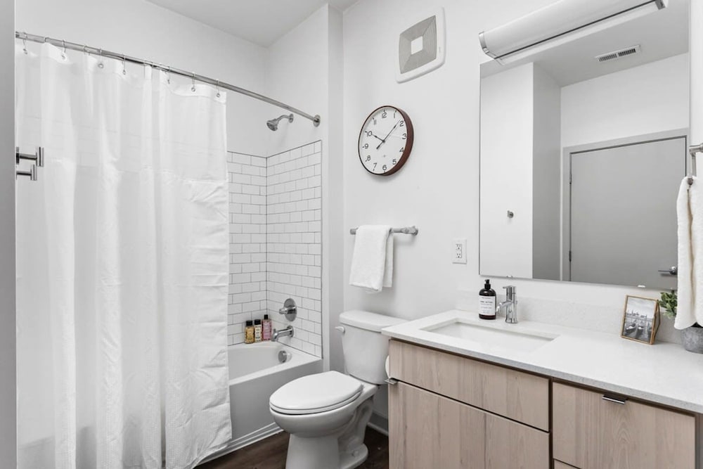 Indianapolis Vacations - Cozysuites on Mass With Garage Parking 11 - Property Image 9