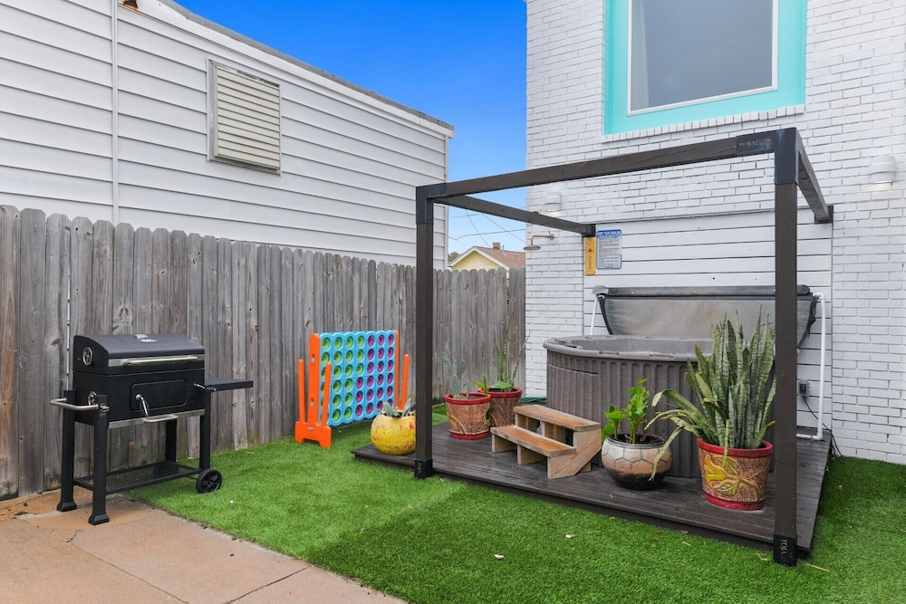 The Grand on Ave O by Ryson Vacation Rentals