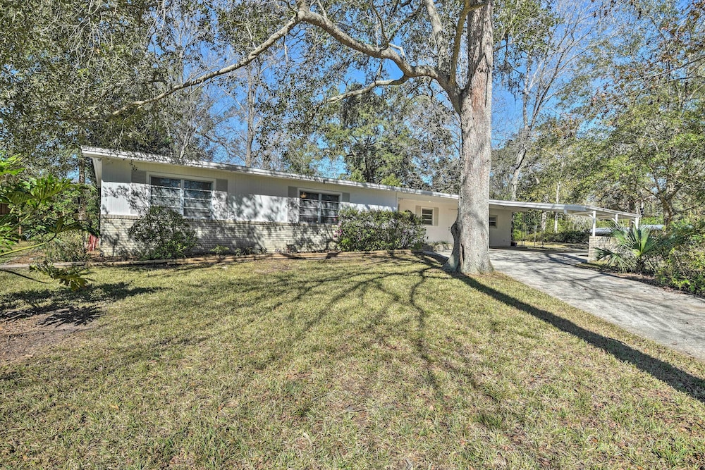 Sunny Gainesville Home: Fenced Yard, Fire Pit view 4