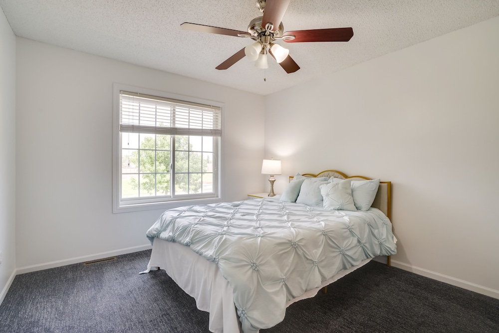 Charming Minnesota Townhome - Near Beach & Golf! view 3