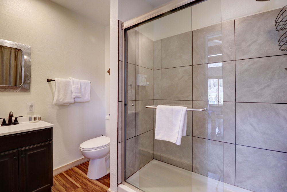An206 Anaconda 4 Bedroom Condo