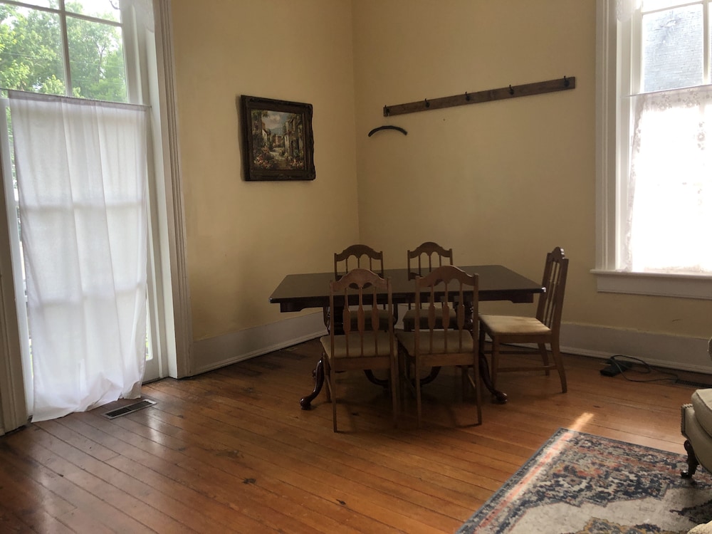 Carriage Lane Inn