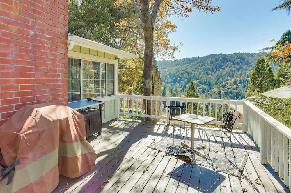 Spacious Crestline Retreat: 1 Mi to Lake Gregory