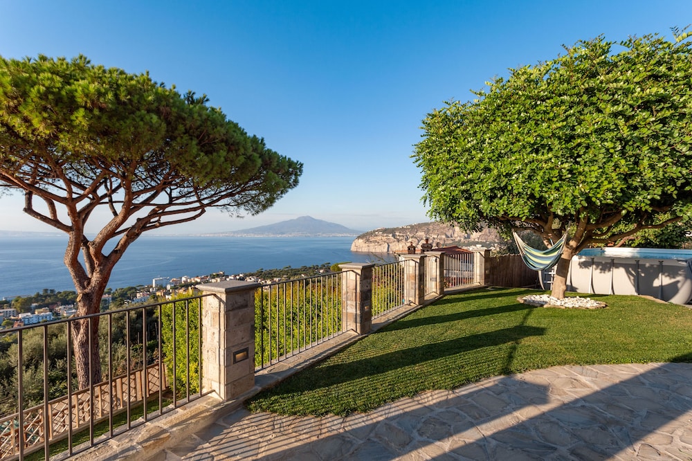 Luxury Villa with breathtaking Seaview, pool, BBQ