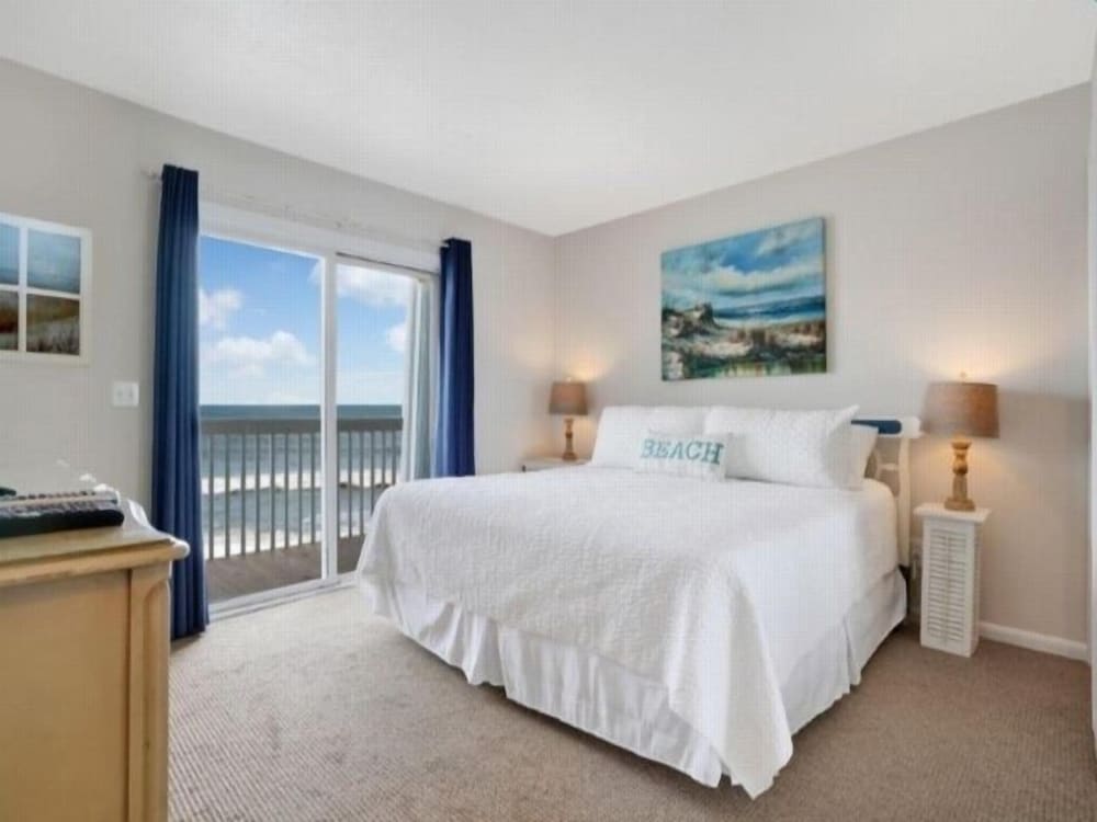 Sandy Toes - Unbeatable Location Within Biking Distance To Dining, Shops, And Entertainment! 2 Bedroom Condo by Redawning view 3