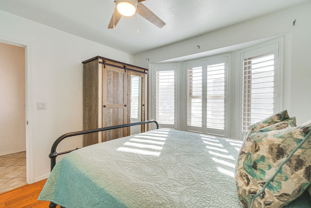 Grill, Fire Pit & Pool: Lake Havasu City Home!