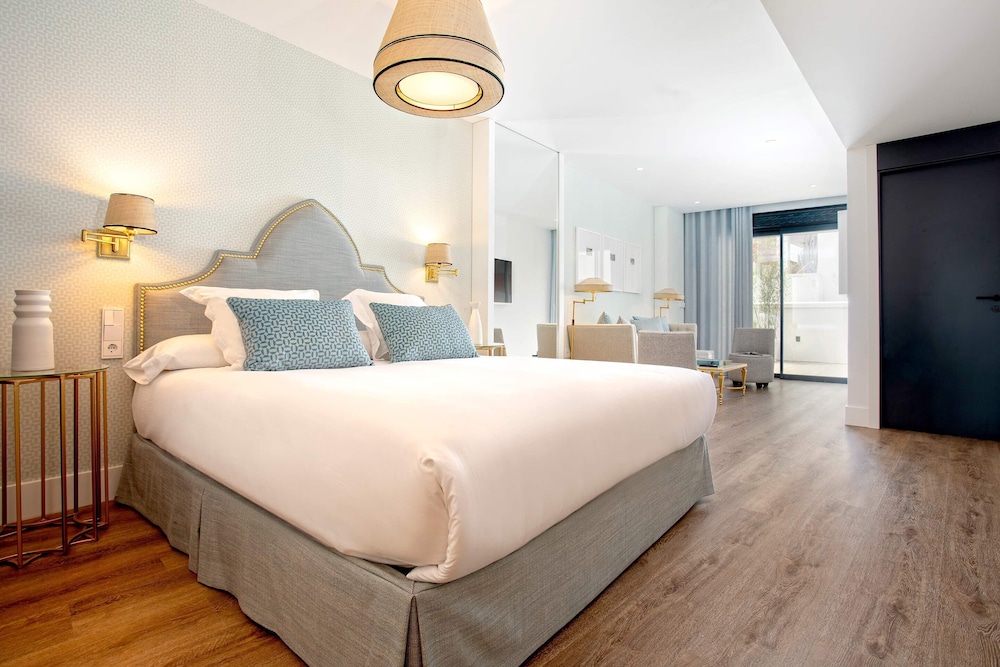 Exclusive Penthouse Near Torre del Oro Betis Xxvi