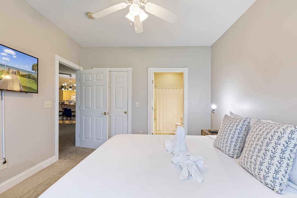 Stylish Golf  Beach Getaway view 4