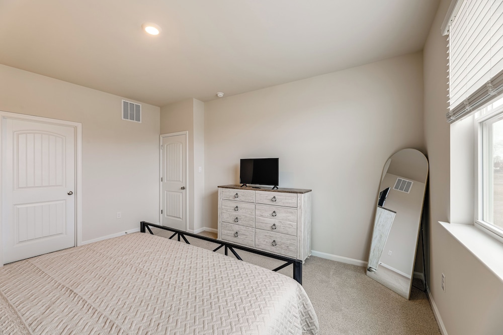 6 Mi to Bethany Beach: Family Home w/ Pool Access!
