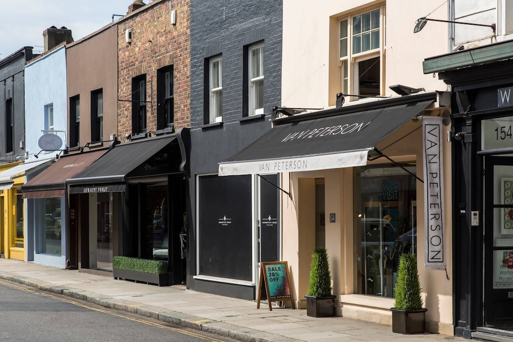 Gledhow Gardens by Onefinestay