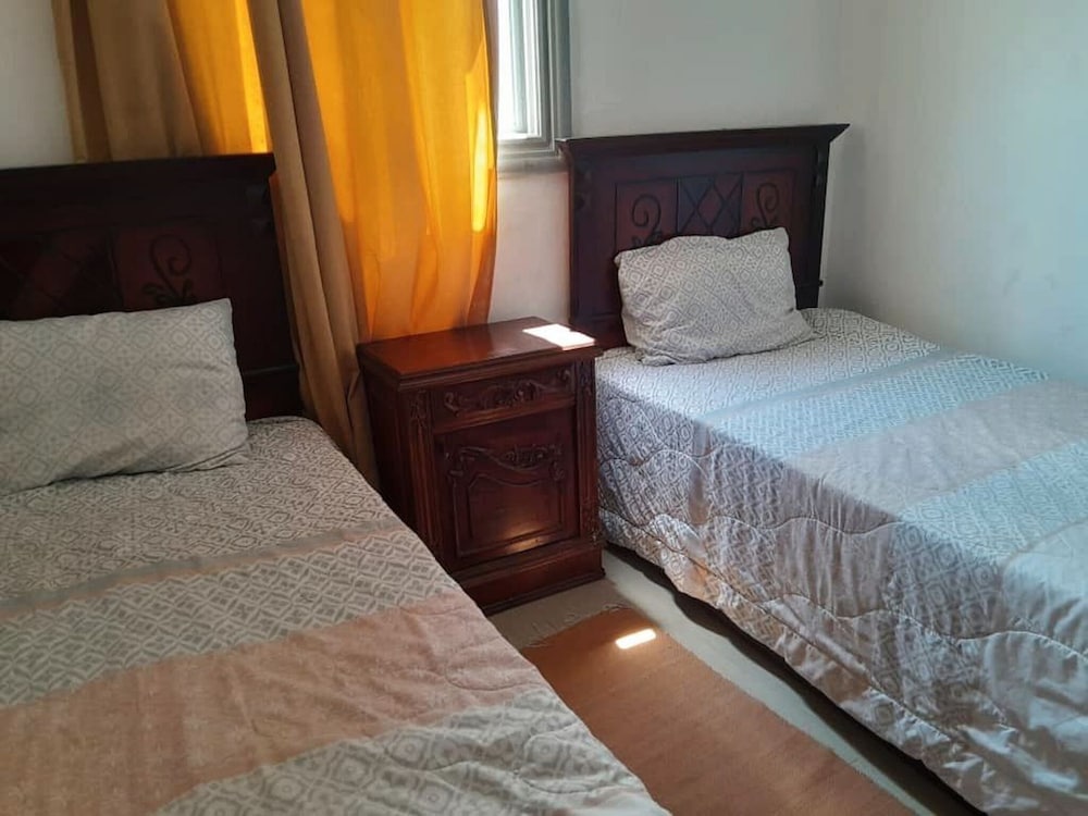 Females Only Host Is Woman Citycenter Near All view 3