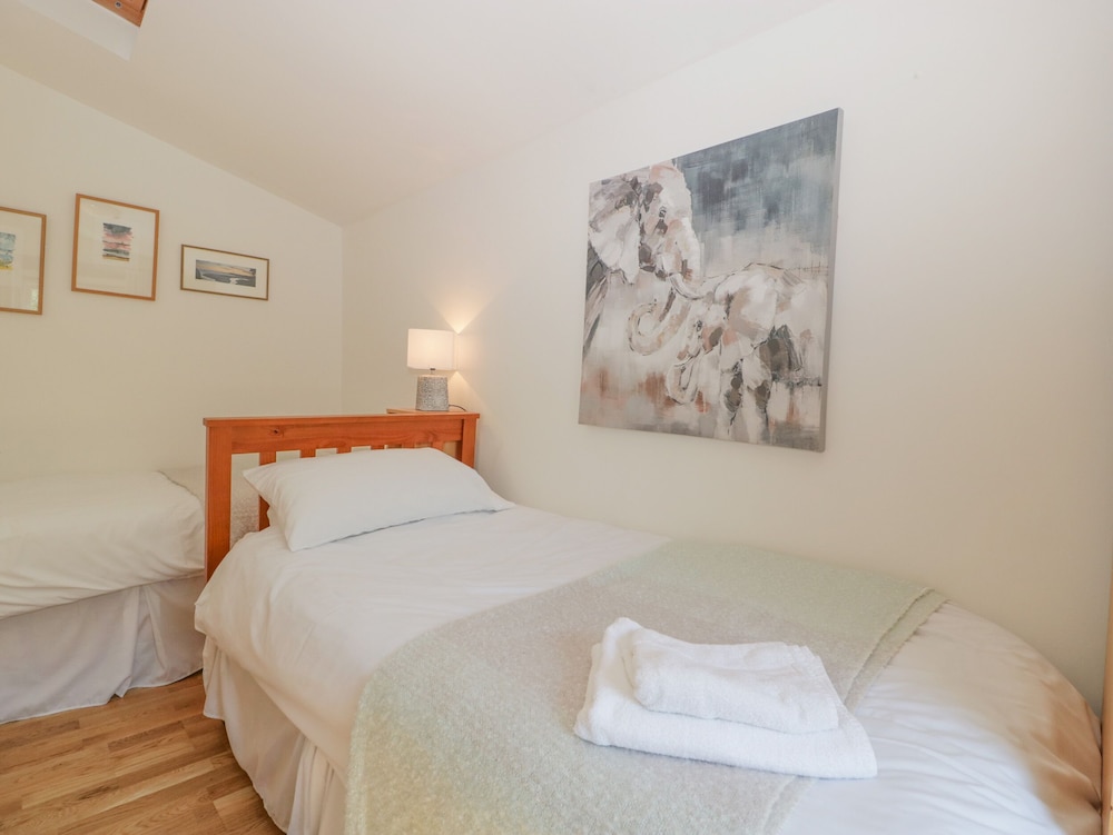 Mackerel Cottage view 3