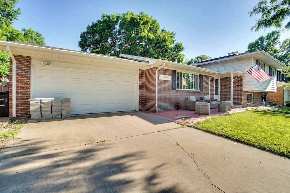 7 Mi to Coors Field: Denver Apt w/ Patio!