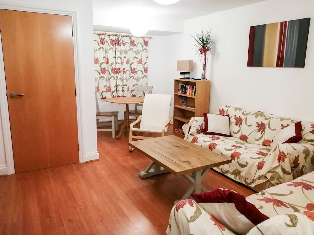 4 Bredon Court