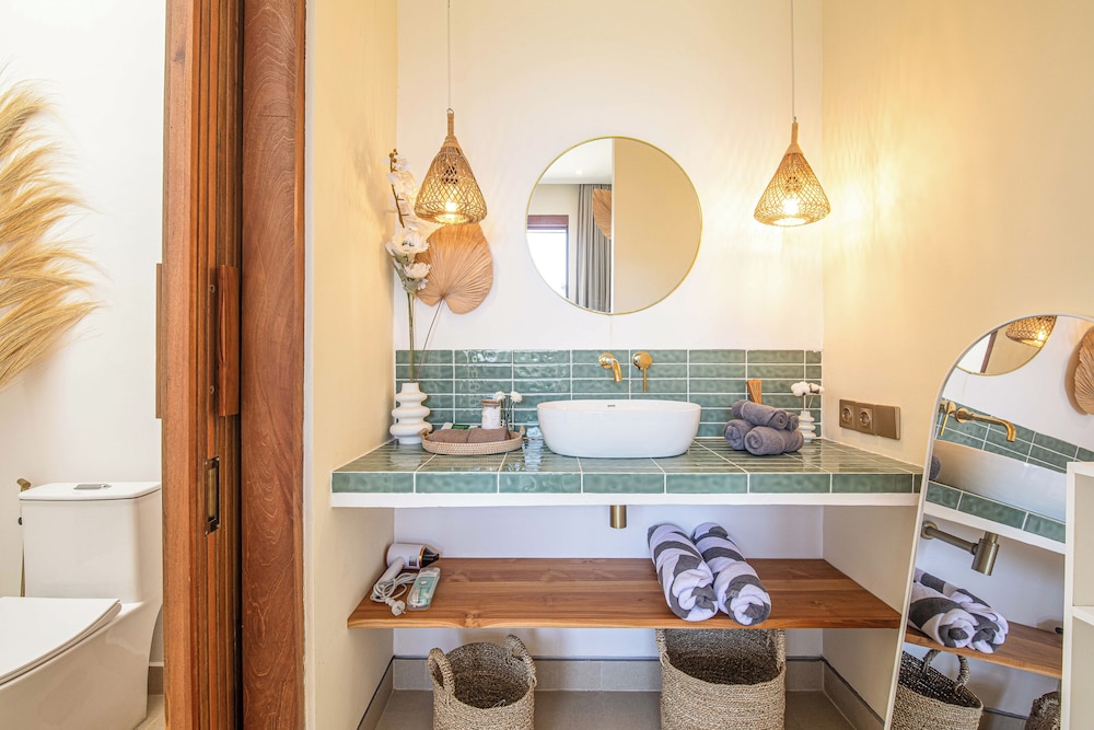 Luxury 4BR Villa With Private Pool in Canggu