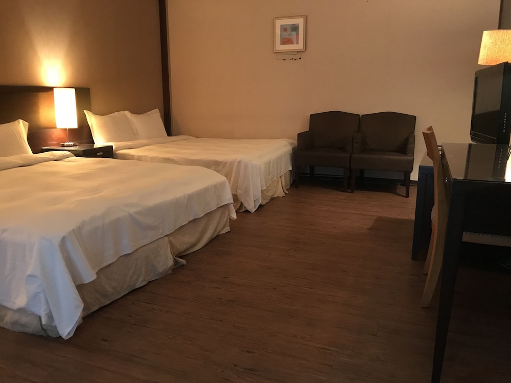 Gin Lon Lake motel