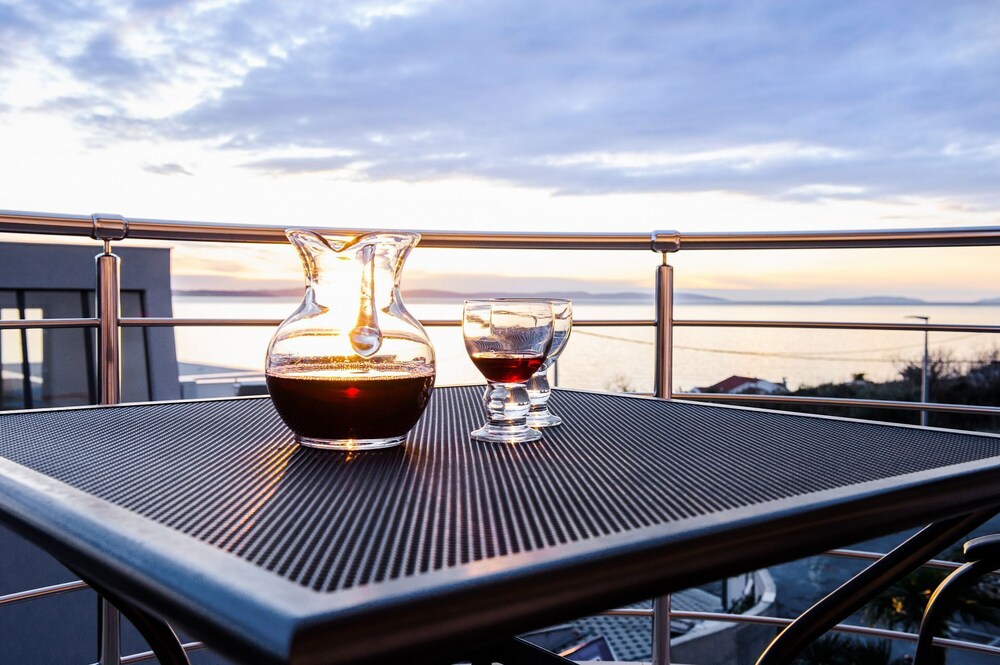 Anka - With Open Jacuzzi - R5