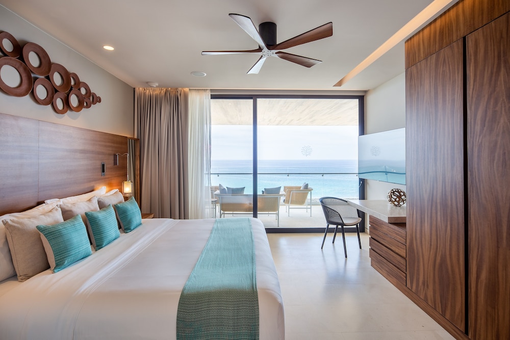 The Club at Solaz, Luxury Villas