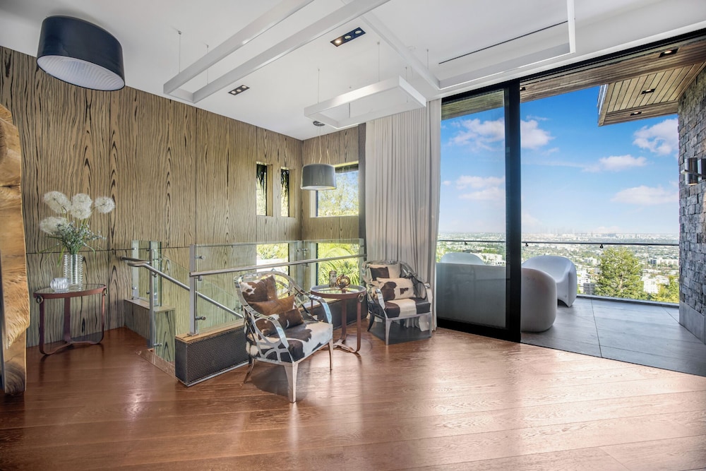 Villa Kaleida - Sleek Modern Sunset Villa With Eclectic Style & Infinity Pool
