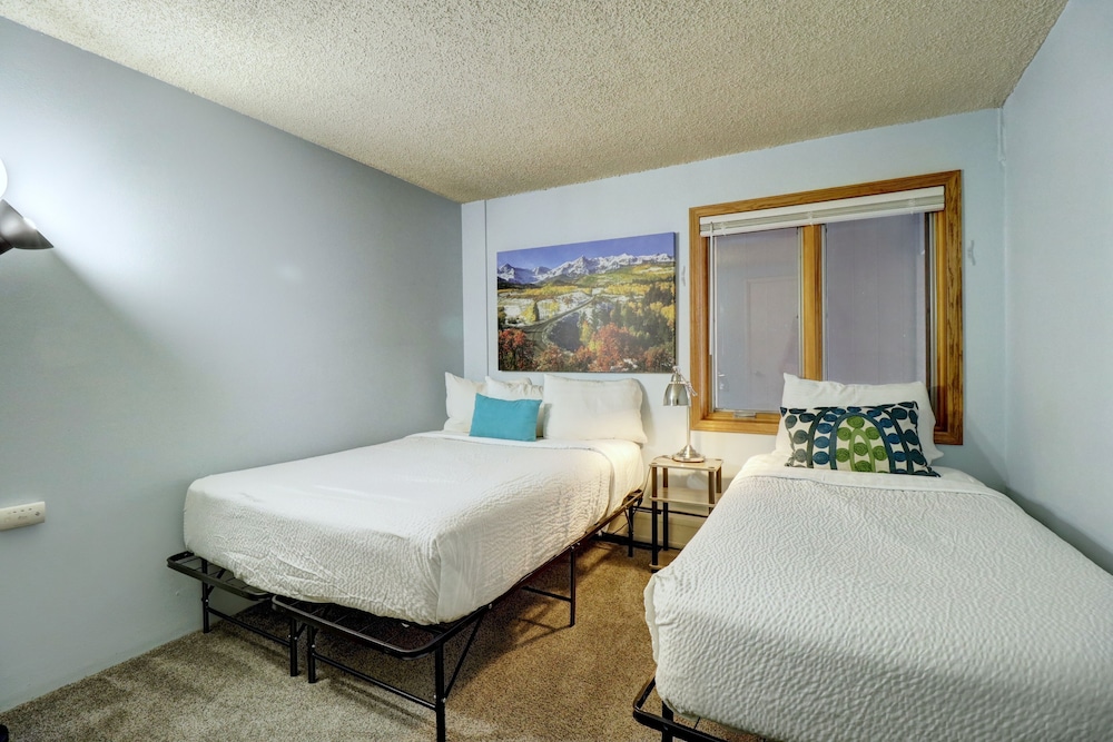Excellent Views From This Mountain Side Condo - PG107 by Redawning view 5