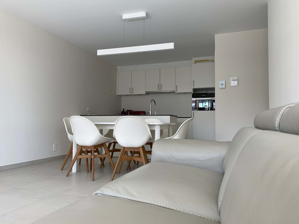 Huswell - Family-friendly Apartment in Nieuwpoort With Shared Summer Pool