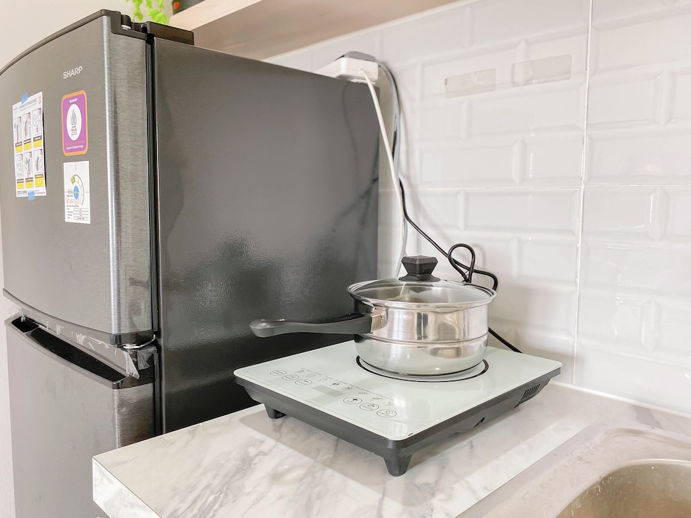 White Accent Studio At Apartment Meikarta Near Paramadina University