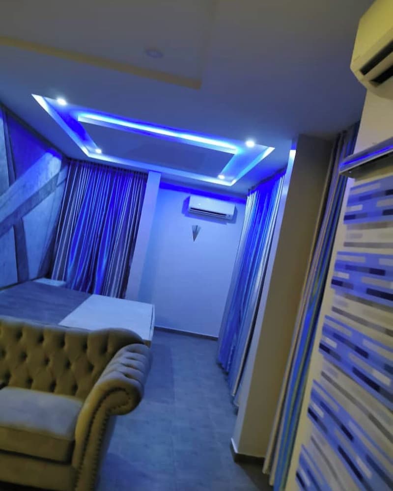 Villa Maxili Hotel and Apartment