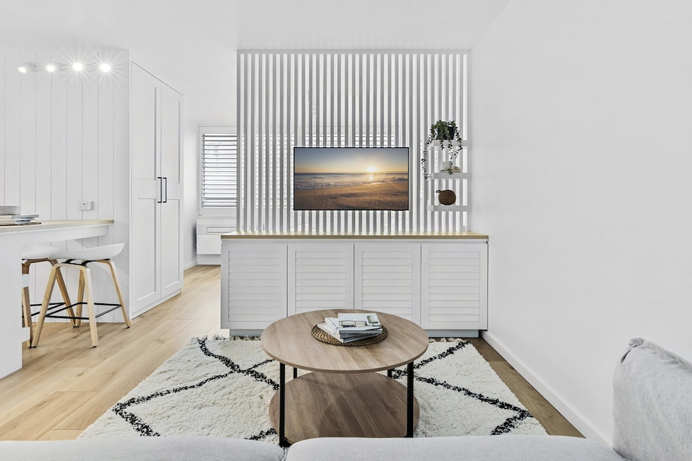Studio3: Chic Bondi Abode With Pool & A/C