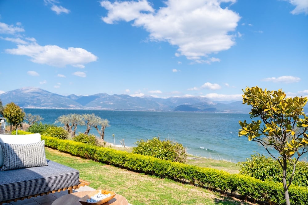 Lefkon Villa With Pool by the Sea - N Peloponnese