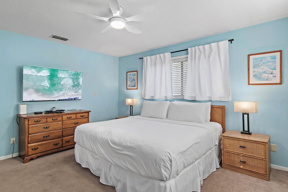 Chateau La Mer II #804- Blue Ocean Getaway