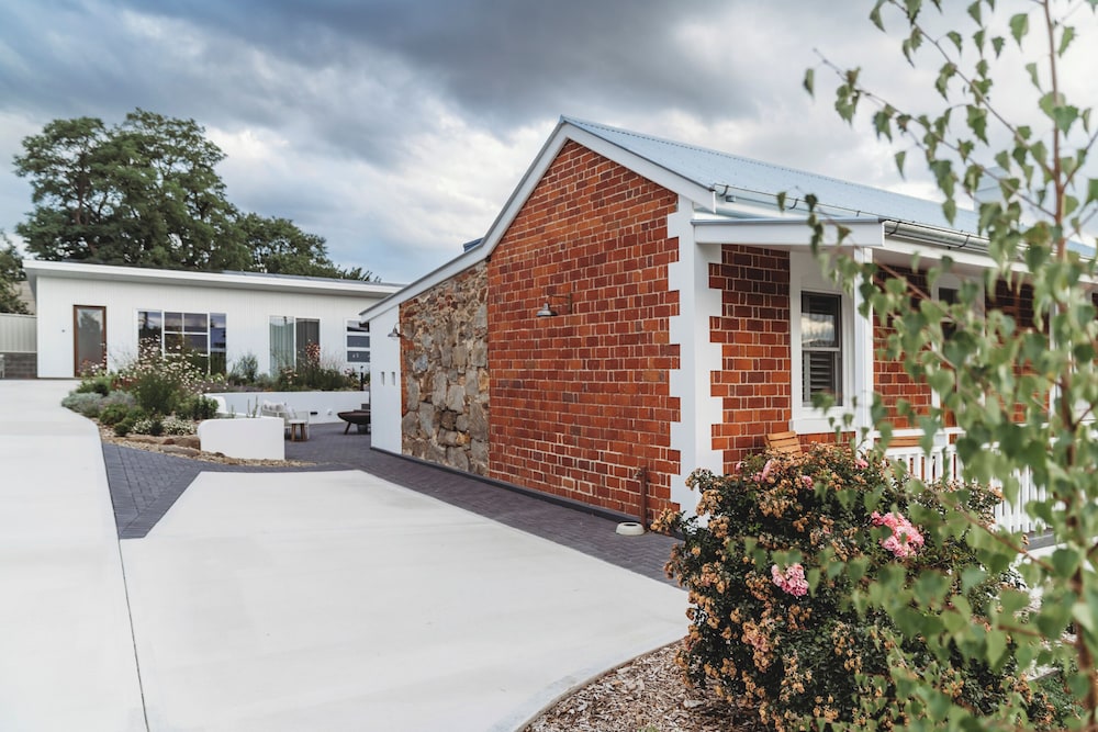 Hollyberry House