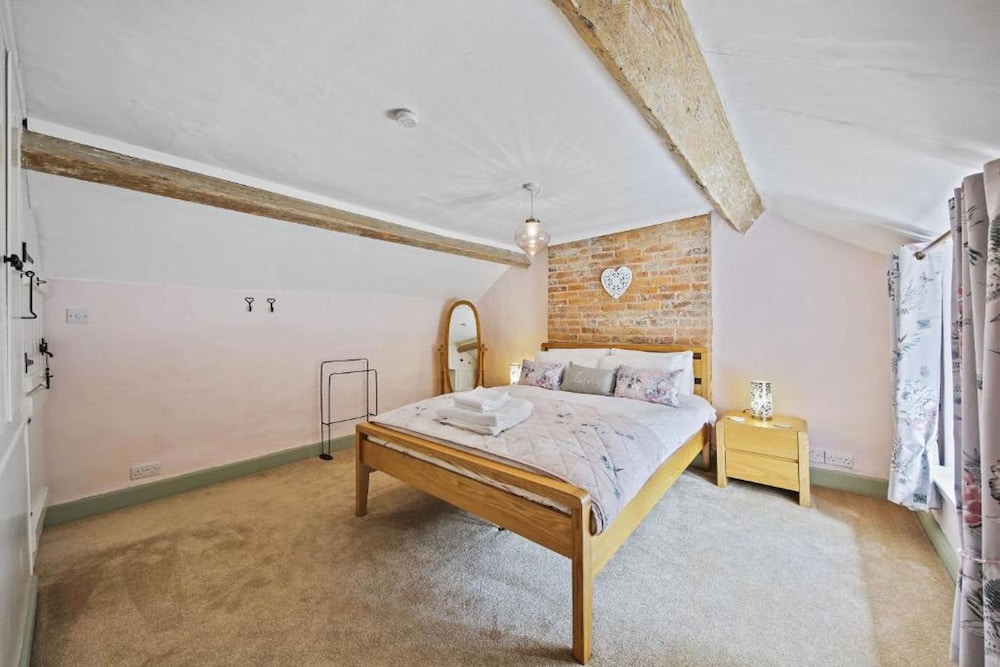 Host Stay Elsie s Escape