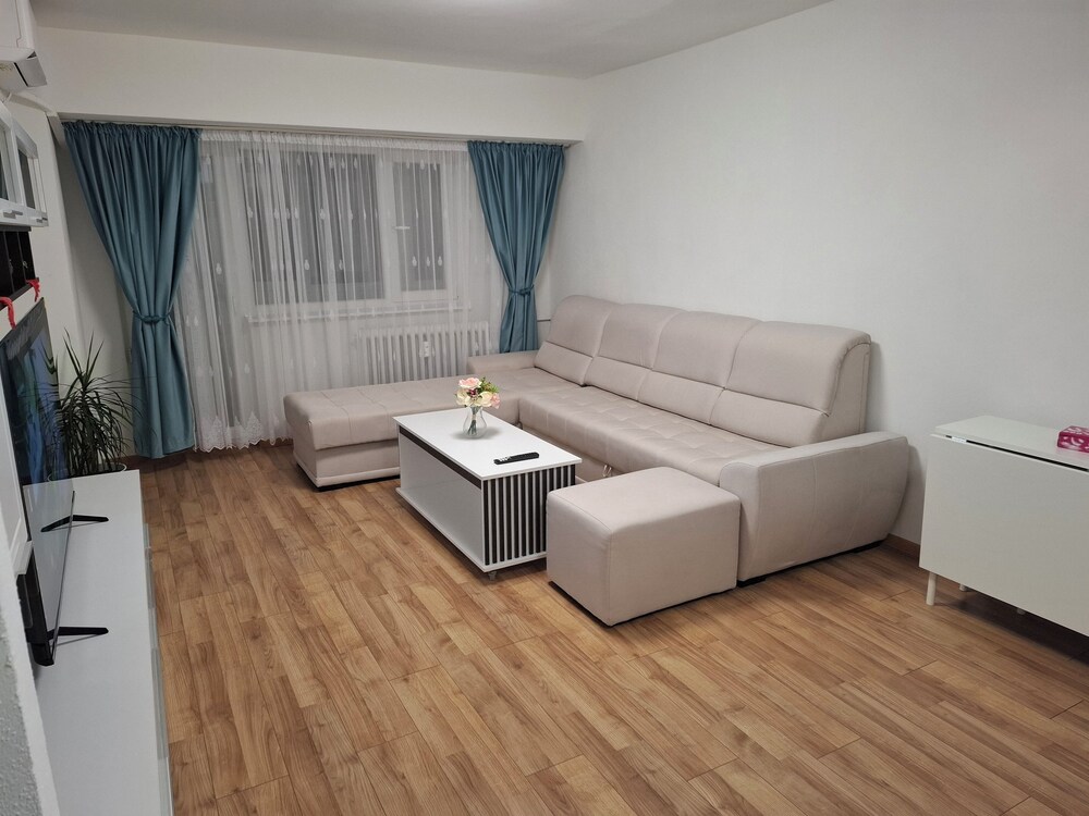 Apartment, 3 Rooms,nearby Piata Victoriei and Gara de Nord, Main Railwaystation