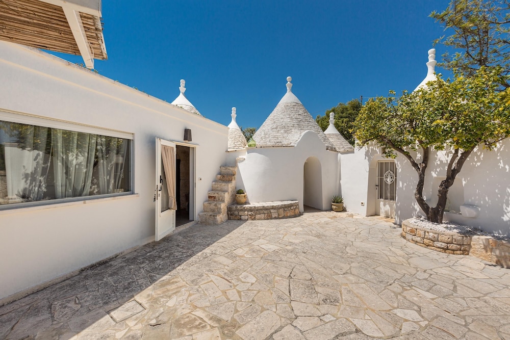 2526 Trullo Limone by Perle di Puglia view 5