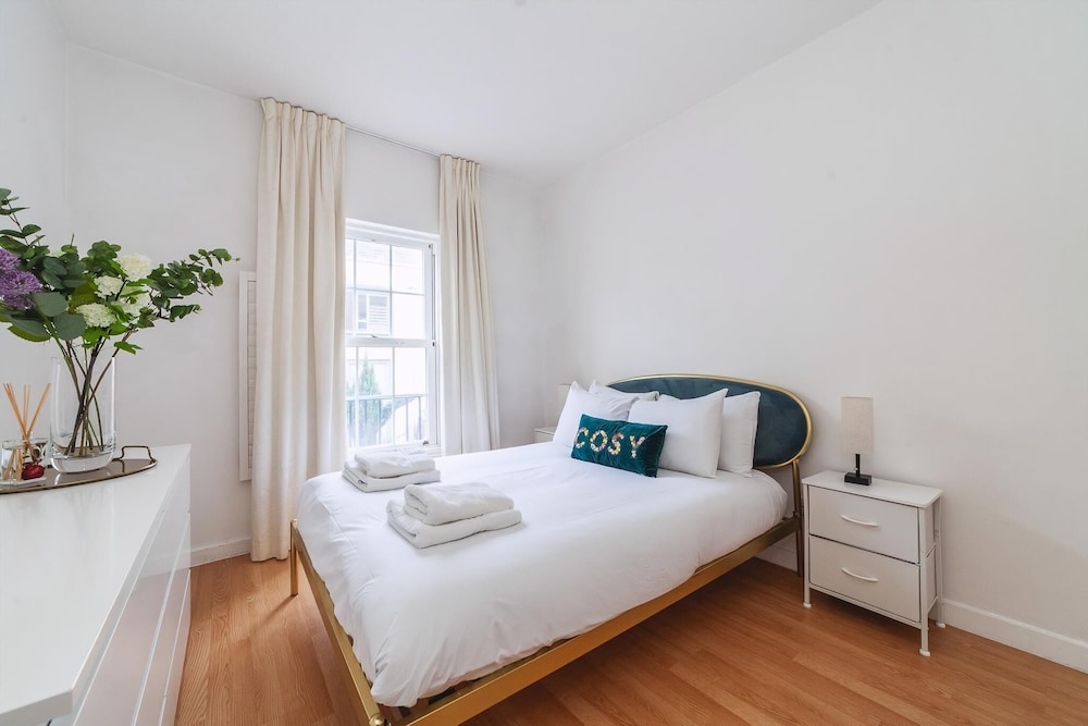 Rotherhithe Riverside Flat