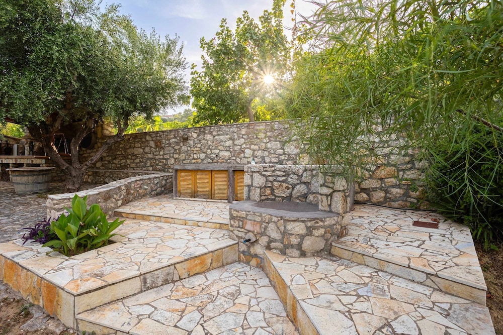 Stone Farmhouse in Groves - Sea Mountain Views