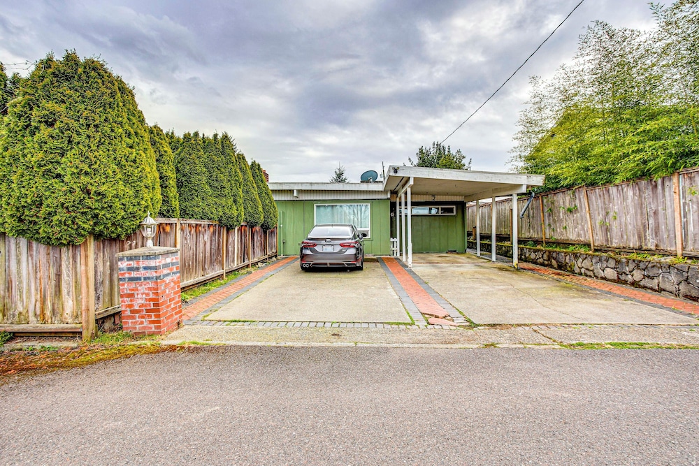 Seatac Home w/ Patio & Grill - 3 Mi to Airport!