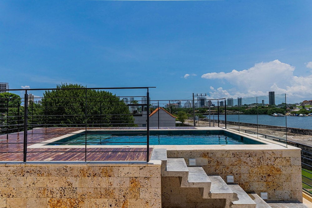 Dm-1q Studio Room In Getsemani With Pool and Wifi