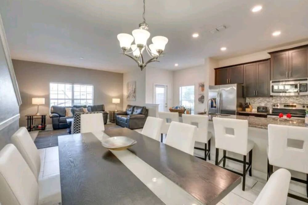 Free Amenities Spacious Home King Beds