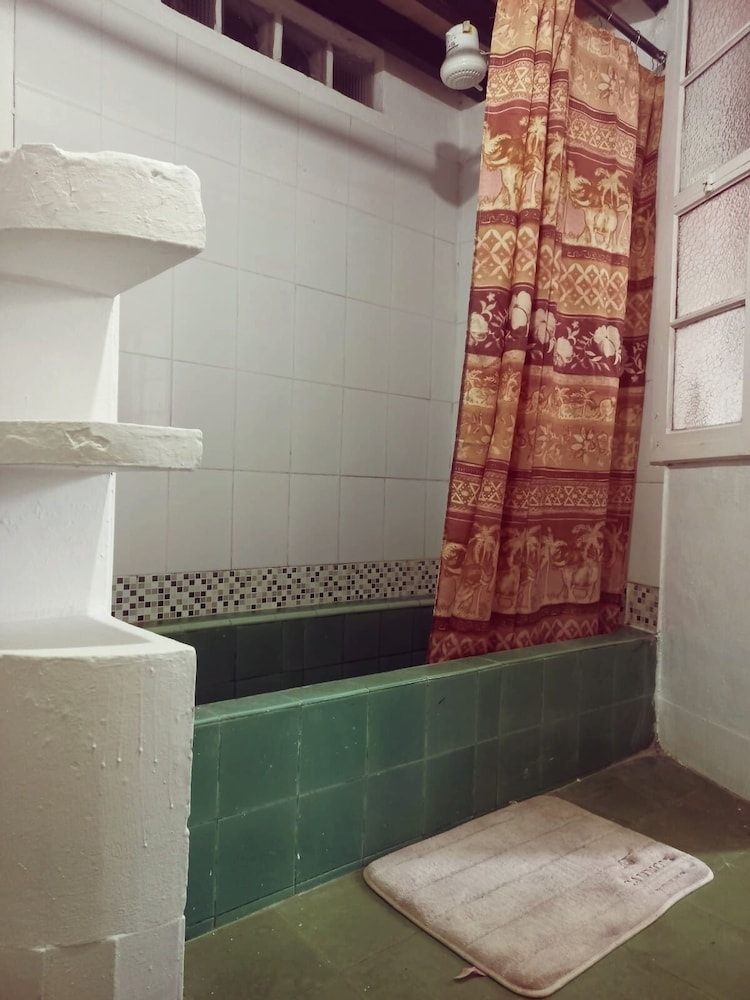 Hostal 4 Grados - Hostel