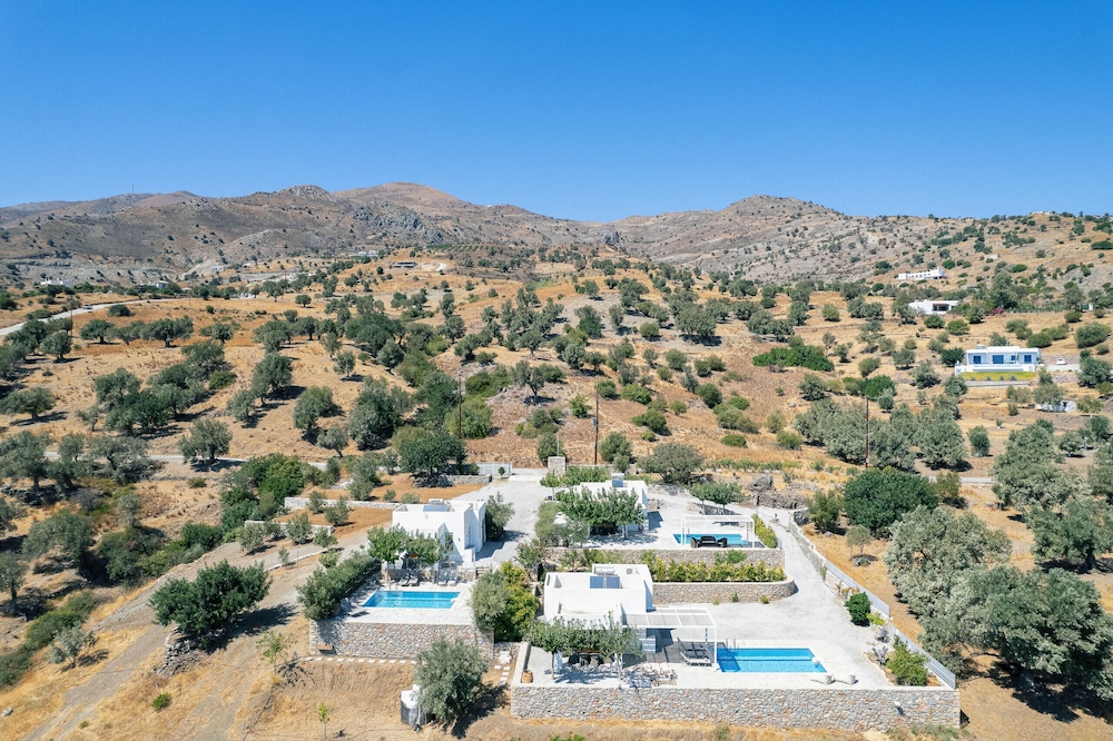 Evgoro Villas